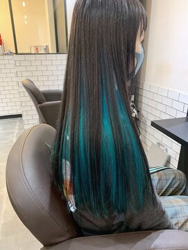 salon de MiLK 札幌大通店【サロン ド ミルク】 ＊全然さりげなく無いめっちゃ派手なインナーカラーは濃いめ水色