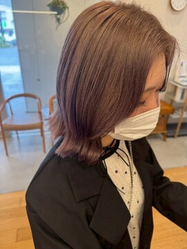 エッジ(EDGE) ラベンダーベージュ×外ハネレイヤーボブ