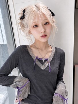 ノラ シンディ(NORA CYNDY) ブリーチハイトーンカラーブロンドヘアアレンジハッシュカット