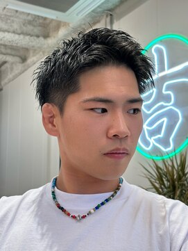 吉 黒髪スパイキーショート