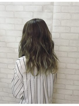 トリプルエイチ(HHH for hair) 大人可愛いツヤ感グラデーション☆ グレージュアッシュ