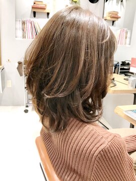 ミッシェル アフロート(michelle afloat) 20代30代40代ふんわり動きひし形簡単まとまるツヤのカーブカット