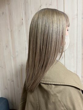 ラクール(la cour) ホワイトグレージュ×ストレートセミロング