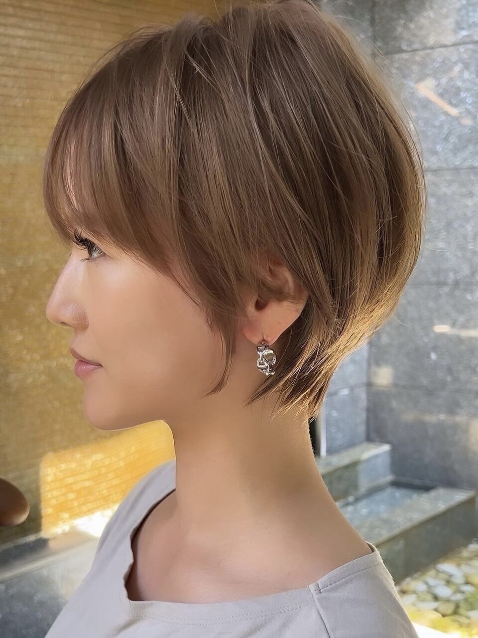 くびれショートカット 丸みショートボブ アッシュベージュ