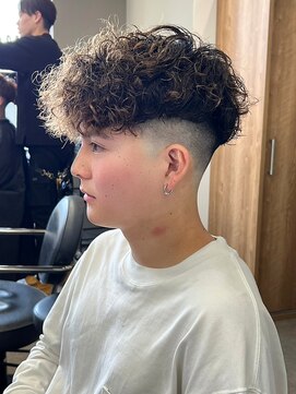 エルマーク 心斎橋(L-MARK) スペインカールスパイラルパーマツイストパーマフェード短髪