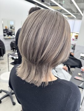 エゴル ナゴヤサカエ(ENGOL NAGOYA SAKAE) 新美蓮/ウルフグレージュ/グレージュ/ウルフカット/ブリーチ