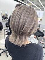 エゴル ナゴヤサカエ(ENGOL NAGOYA SAKAE) 新美蓮/ウルフグレージュ/グレージュ/ウルフカット/ブリーチ