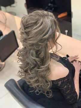 ウエスト(WEST) ハーフアップギャル