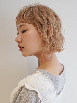 カライング(ing) ★くびレイヤーエモージュインナーグレージュ前髪ピンクベージュ