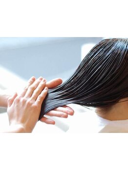 大人女性に大人気◇髪質改善ストレートで、髪の広がり・うねり・クセなどのお悩みを解決に導きます♪