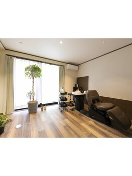 大人女性に人気のマンツーマンプライベートサロン◎髪の悩みを解決し、魅力を最大限に引き出します。