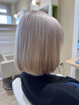 ホワイトベージュカラー