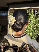 エラ(ELLA) 上品低めシニヨン × 振袖成人式スタイル【ヘアセット/着付け】