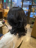 イスタ(isuta)&nbsp;【三鷹】ネイビーカラー×ウルフ／レイヤーカット/個性派