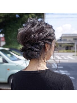 モップアップ ゾイトロープ(Mop up zoe trope) おくれ毛たっぷりアレンジ