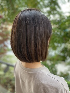 ビス(biss) 優しい丸みと品の良いボブスタイル
