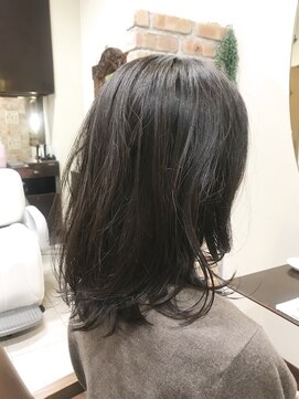 代30代40代 黒髪ミディアム 暗髪毛先パーマ L アグライア Aglaia のヘアカタログ ホットペッパービューティー