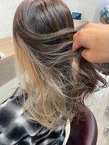 コワファーストナガサキシャンプーボーイ(COIFF1RST NAGASAKI SHAMPOO BOY)&nbsp;インナーカラーミルクベージュイヤリングカラーハイトーンカラー