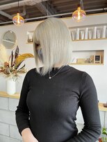 空 ホワイトベージュ_ハイトーンボブ