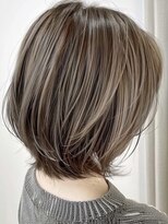 デザインカラーレイヤーカットウェットヘアオリーブベージュ白髪