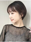 丸みショートマッシュコンパクト黒髪ベージュショート前髪あり