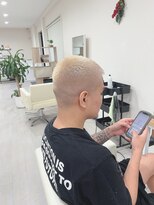 テジナ(tejina)&nbsp;ブロンド×フェードカット