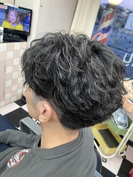 ハウディー(HOWDY) ギャングスパイクで波巻きパーマ【HOWDY前橋店】