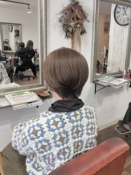 ヘアメイク アンフィ(amphi) ..~*＊. ..~*＊. ..~*＊..