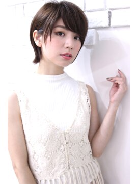 エフ ヘアーアンドリラクゼーション(F. hair & relaxation) 【F.】耳掛けショート