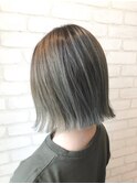 オリーブグレージュ