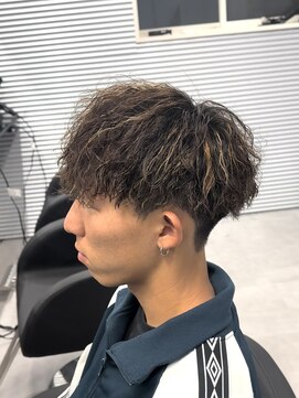 ガオプロデュースバイレボ(gao produced by revo) 【曽我尾真生】ツイストスパイラル/メンズパーマ/ハイライト