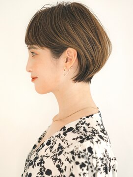 アイスバーグ(eyesburg) 20代30代大人可愛いアッシュベージュくびれショート耳掛け透明感