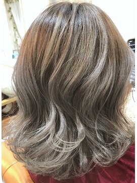 エミュー 大船店(emue) 大船駅ブラウン顔周りレイヤーカットオリーブベージュカラー◆