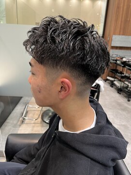 アヴァンス アリオ鳳店(AVANCE) フェードカット+アップバングショート