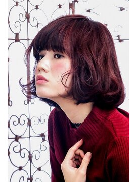 メルクマール(MERKMAL) ミックスカールの小顔モードボブ。