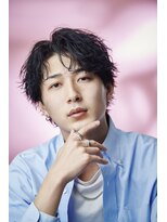 オーシャントーキョー(OCEAN TOKYO)&nbsp;黒髪センターパートツーブロック／メンズパーマ