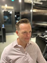 ザマンリバレッジニューヨーク(THE MAN LeverageNewYork)&nbsp;大人外国人風七三サイドパートフェード：大村　大心