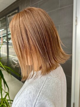 ヒース 姪浜(Heath) 切りっぱなしボブ　ブリーチ　ハイトーン　ブロンドカラー　艶感
