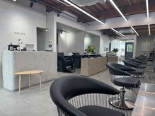 アビーカマクラ(ABBEY KAMAKURA)の雰囲気(天井が高く開放感のある店内)