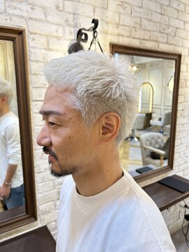 カリーナ(Carina) 〈キシタクヘアー〉ホワイトカラー