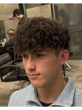 イーラ アメ村店(era) スペインカール　ツイストスパイラル眉カットメンズパーマ