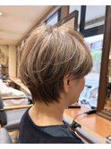 後ろ姿まで綺麗な大人ショート