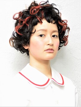 ヴォロンテ(volonte) ショート/カーリーヘア/ラインカラー/ハイライト/オレンジ/20代