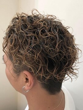 クロッカ(clocca) グラデーションカラー、スパイラルパーマ