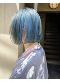内巻きボブ　ブルーヘアー