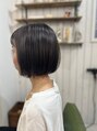 ジジ アドラーブル ヘア サロン(JiJi ADRABLE HAIR SALON)&nbsp;短めの前髪と切りっぱなしボブで今っぽいアレンジ◎