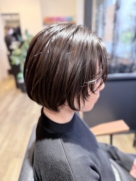 ヴァン カウンシル 王子(VAN COUNCIL) アクセントカラー×モダンボブ