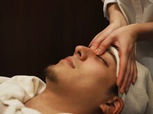 【デキる男は顔から整える。目の疲れ、むくみを癒すフェイシャルマッサージ】