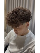 レボ 片町店(Revo) ラフに決まる!?スペインカール×テーパーフェード×ブラウン!