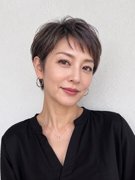 シオミエイチ タイムレス 垂水(shiomi H timeless) 上品ハンサムショートでマイナス5歳見え/大人ショートヘア